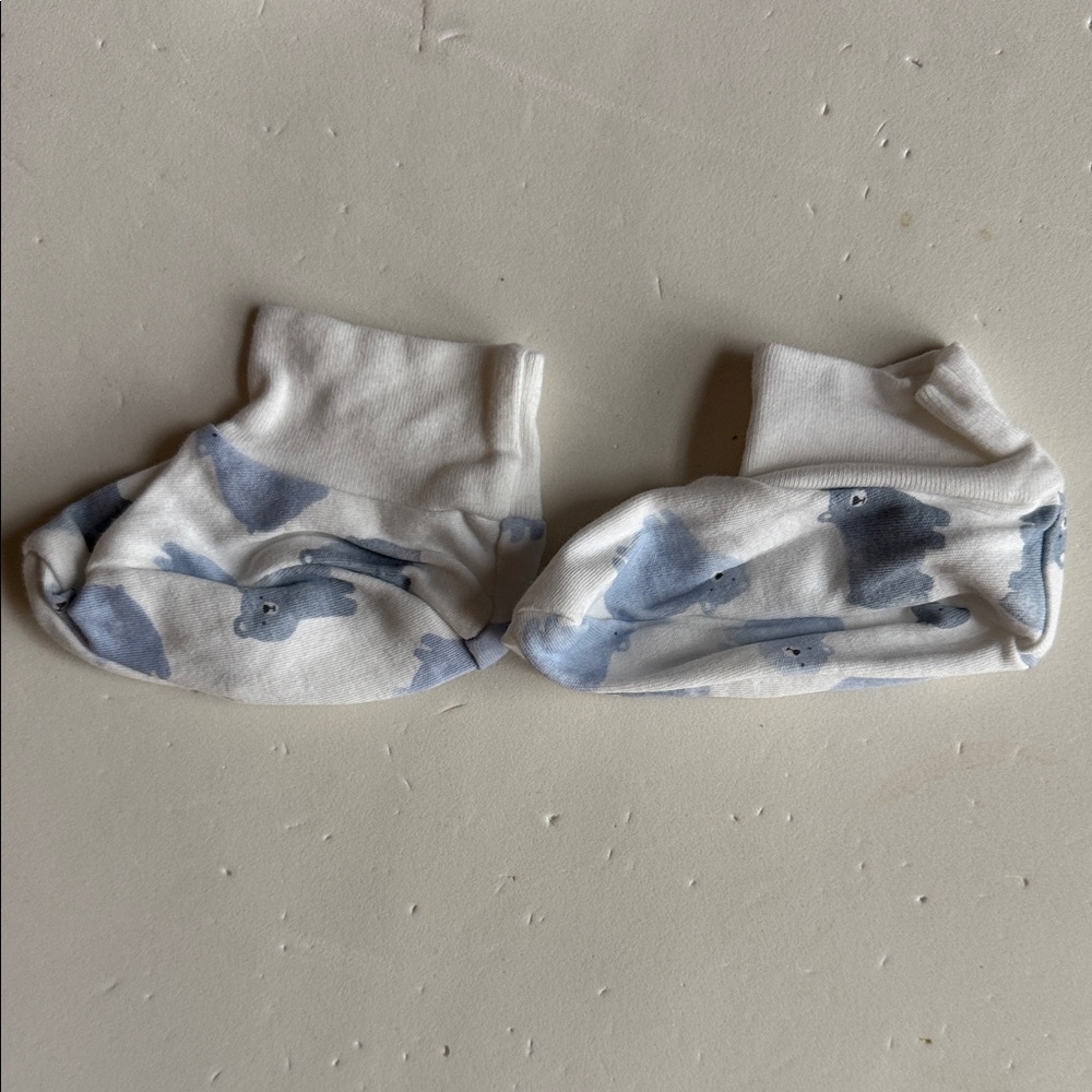 Carter’s Adorable Blue & White Baby Cap and Booties Set Bear Pattern 6 Months - Picture 4 of 6